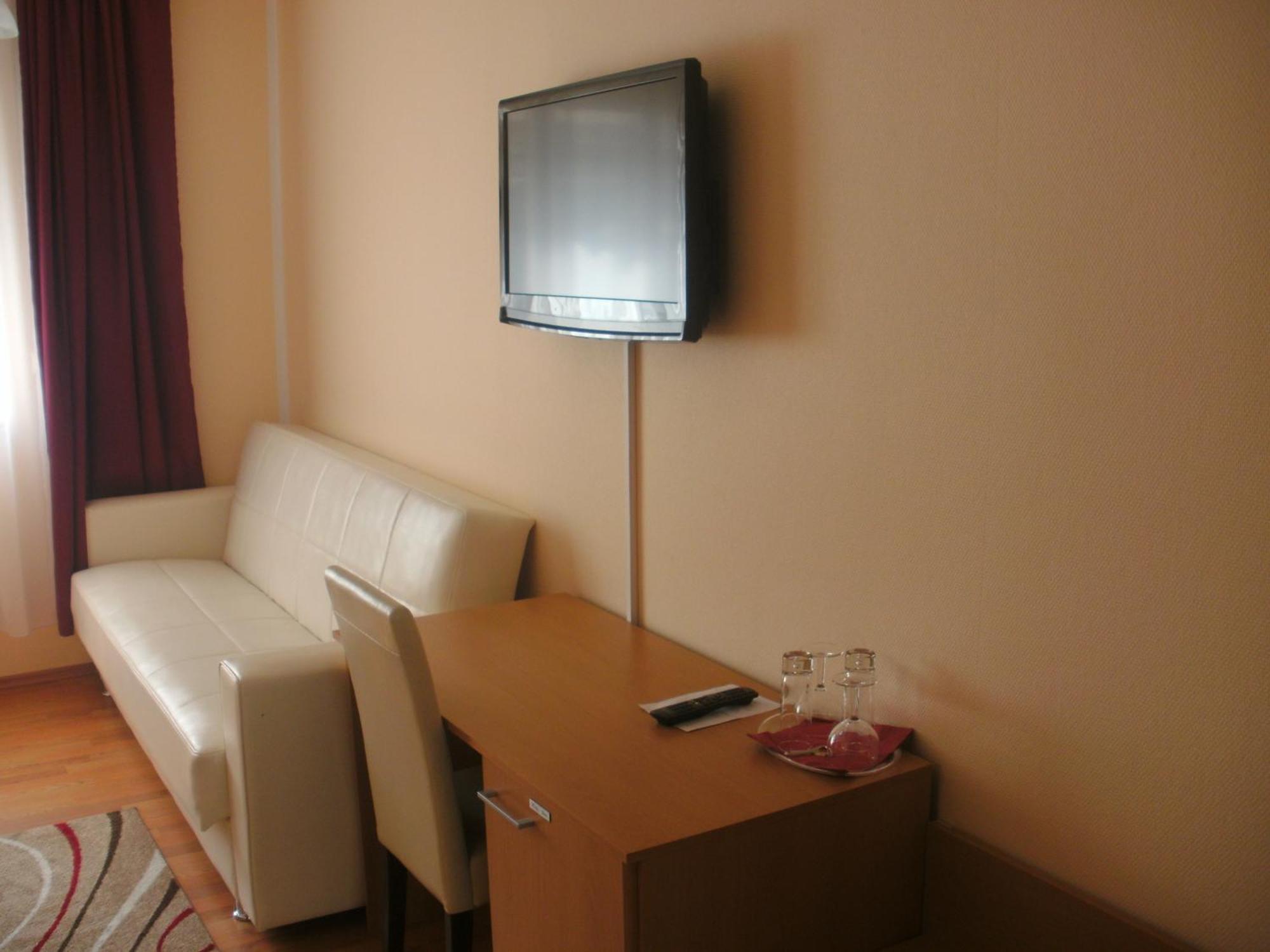 Hotel Rhein-Mosel-View Urbar  Екстер'єр фото