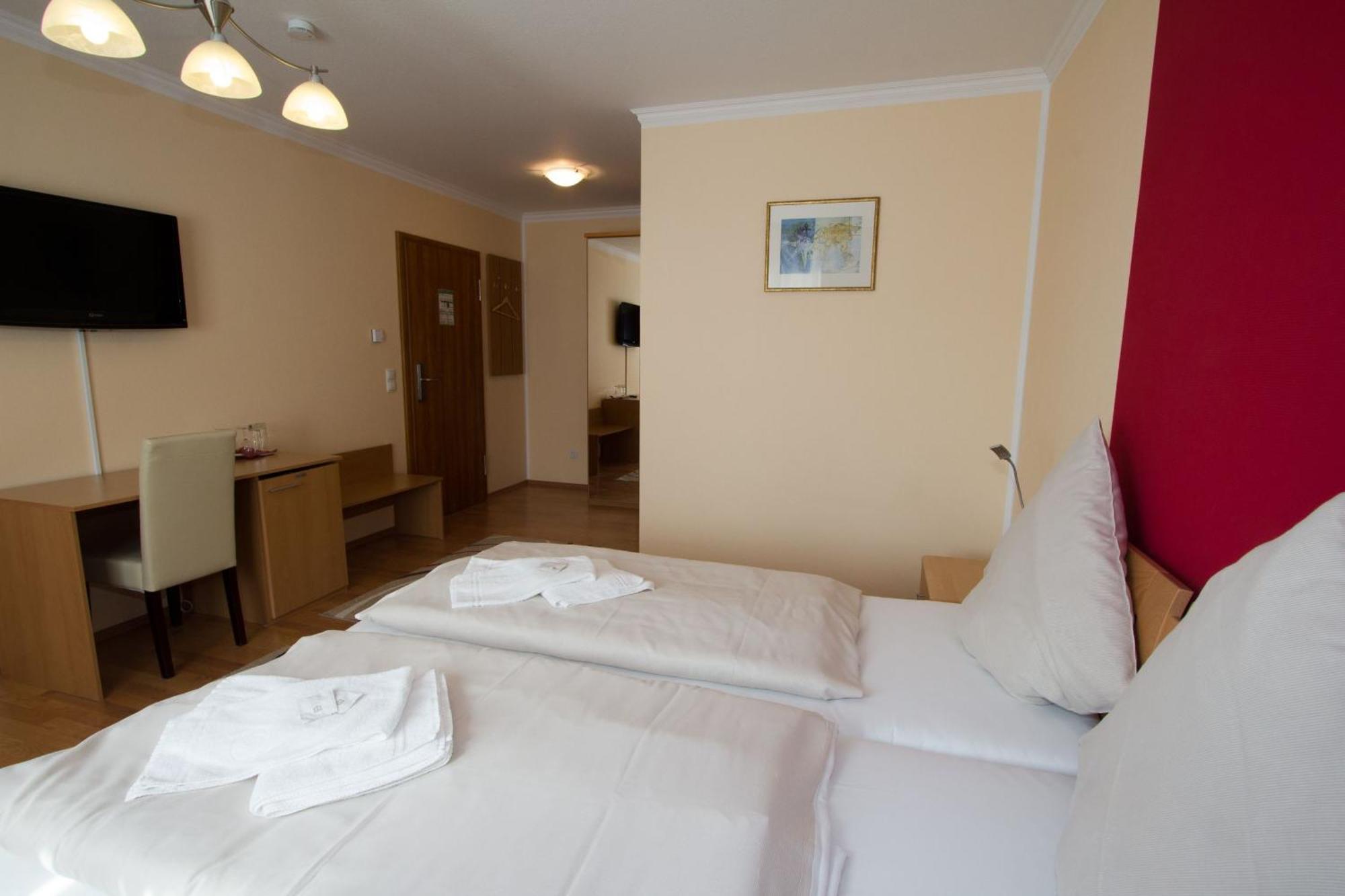 Hotel Rhein-Mosel-View Urbar  Екстер'єр фото