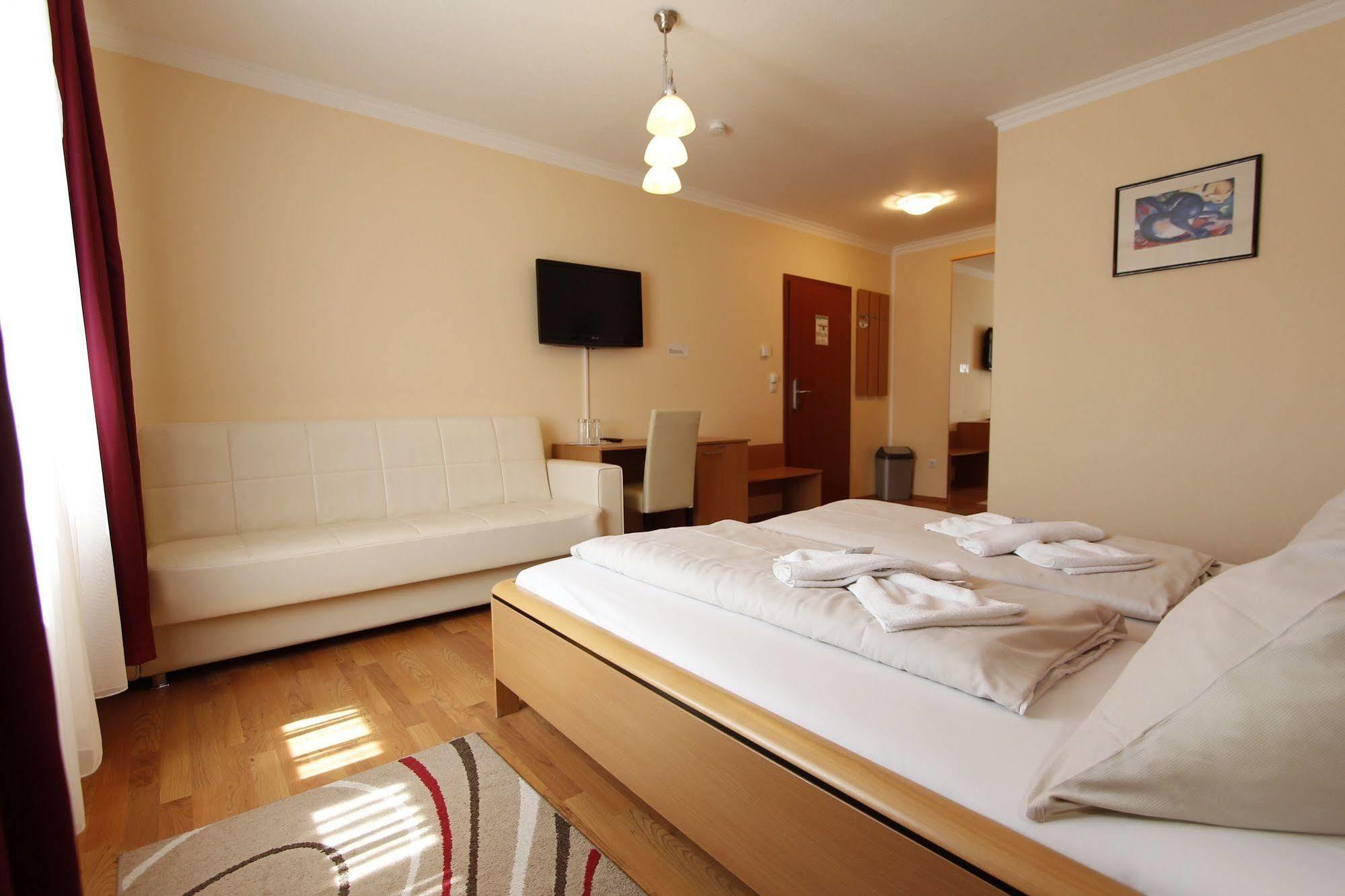 Hotel Rhein-Mosel-View Urbar  Екстер'єр фото