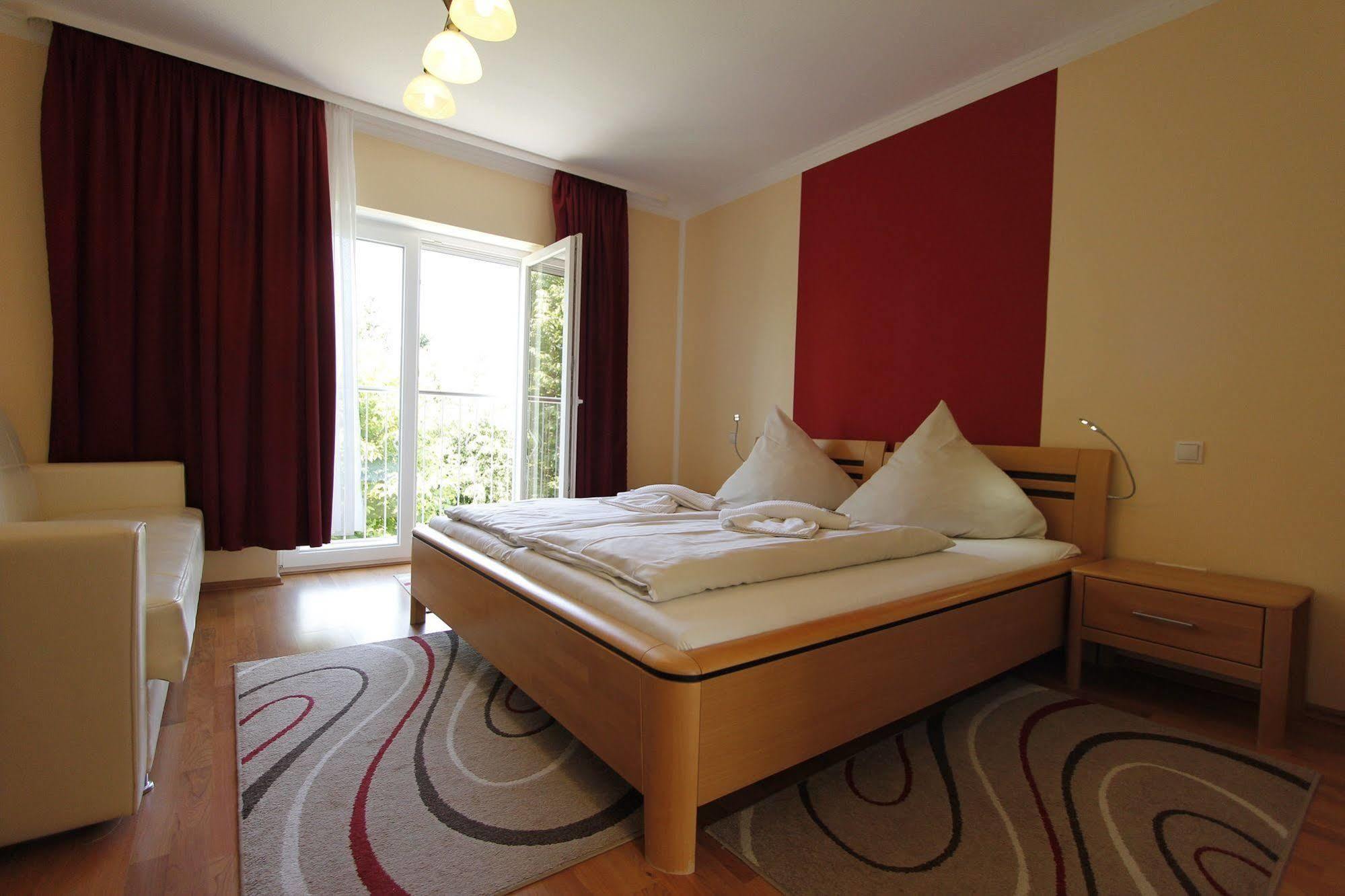 Hotel Rhein-Mosel-View Urbar  Екстер'єр фото