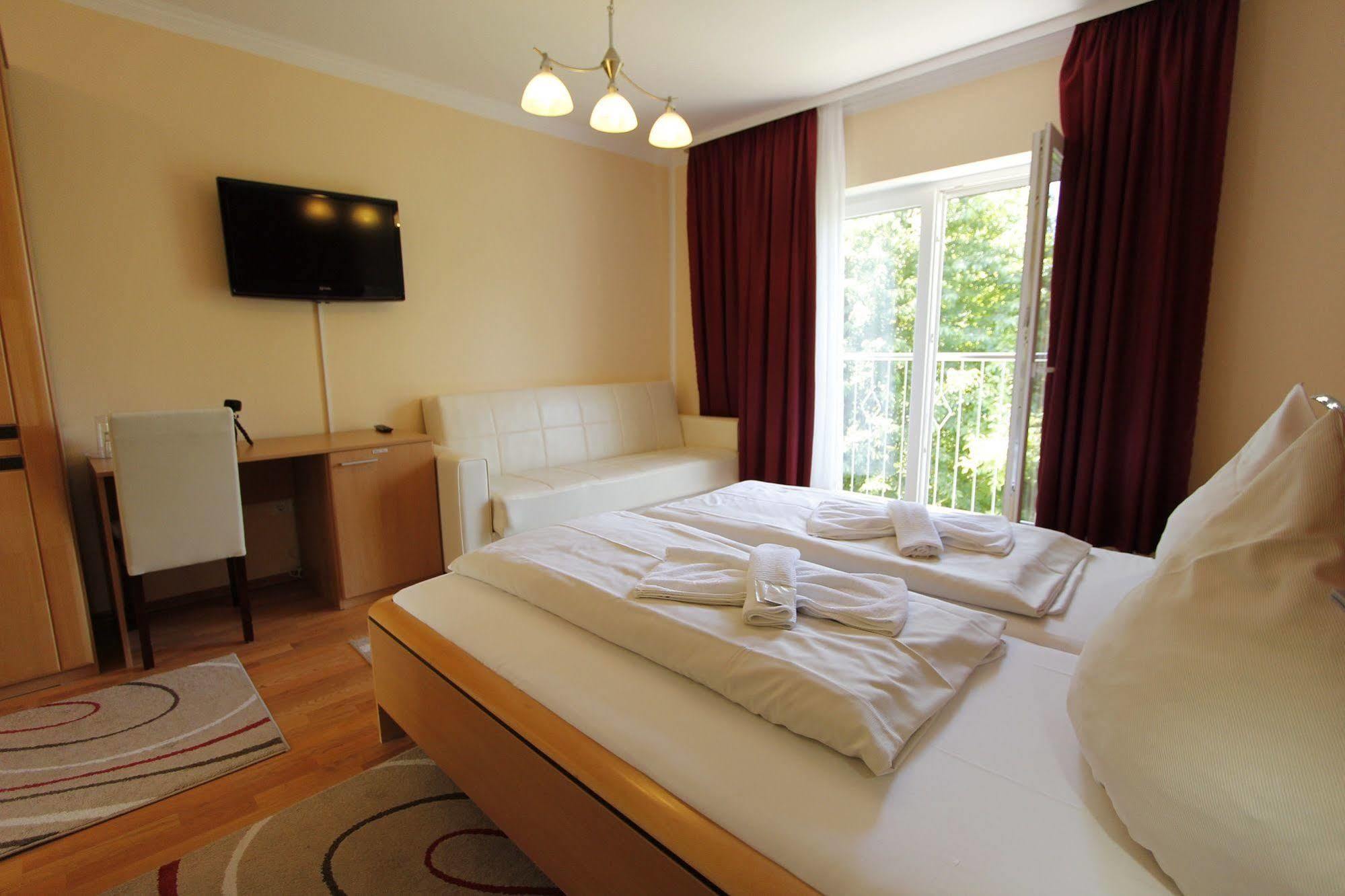 Hotel Rhein-Mosel-View Urbar  Екстер'єр фото