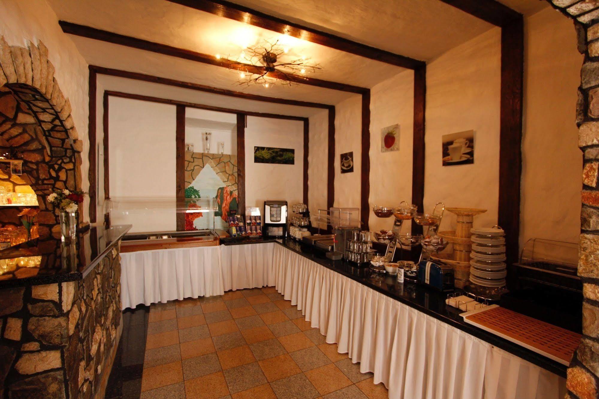 Hotel Rhein-Mosel-View Urbar  Екстер'єр фото