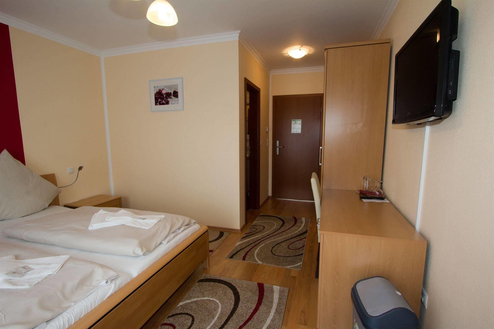 Hotel Rhein-Mosel-View Urbar  Екстер'єр фото